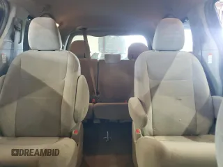 2016 Toyota Sienna LE z VIN 5TDJK3DC5GS132280, wystawiony jako Copart lot #57935445 z przebiegiem 167 966 mil mil oraz Czysty tytuł • Clean title. Historia ofert i sprzedaży dostępna na DreamBid. Obrazek 10.