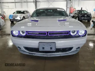2017 Dodge Challenger SXT z VIN 2C3CDZAG8HH613593, wystawiony jako Copart lot #71003954 z przebiegiem 89 441 mil mil oraz Szkoda całkowita • Salvage title. Historia ofert i sprzedaży dostępna na DreamBid. Obrazek 5.