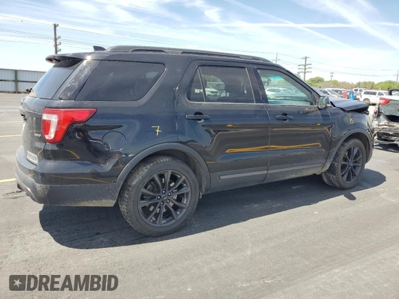 2017 Ford Explorer XLT with VIN 1FM5K8D81HGA05513, listed as a Copart auction lot 62492985 with 121,729 mi miles and Salvage title. Bid and sale history available at DreamBid. Image 3.