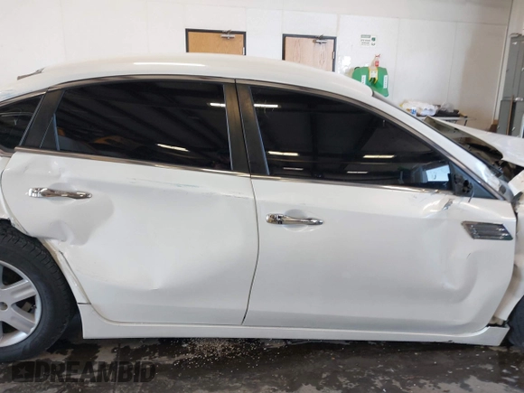 2013 Nissan Altima SV with VIN 1N4AL3AP5DC231639, listed as a IAAI auction lot 42052441 with 170,997 mi miles and . Bid and sale history available at carsss.com. Image 14.