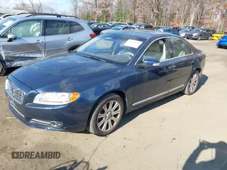 2011 Volvo S80 3.2L with VIN YV1940AS5B1137566, listed as a IAAI auction lot 39723737 with 40,971 mi miles. Bid and sale history available at carsss.com. Image 2.