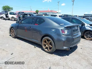 2014 Scion tC z VIN JTKJF5C72E3069389, wystawiony jako IAAI lot #42309410 z przebiegiem 148 494 mil mil oraz . Historia ofert i sprzedaży dostępna na DreamBid. Obrazek 3.