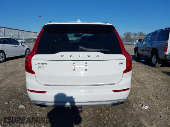 2021 Volvo XC90 Momentum with VIN YV4102PK4M1678500, listed as a IAAI auction lot 41185134 with 54,373 mi miles. Bid and sale history available at carsss.com. Image 17.
