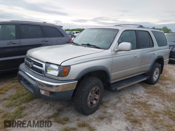 2000 Toyota 4Runner SR5 with VIN JT3GN86R0Y0159931, listed as a IAAI auction lot 40493131 with 200,277 mi miles and . Bid and sale history available at DreamBid. Image 17.