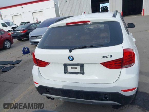 2014 BMW X1 xDrive28i z VIN WBAVL1C54EVY23533, wystawiony jako IAAI lot #41949759 z przebiegiem Nie podano mil oraz . Historia ofert i sprzedaży dostępna na DreamBid. Obrazek 16.
