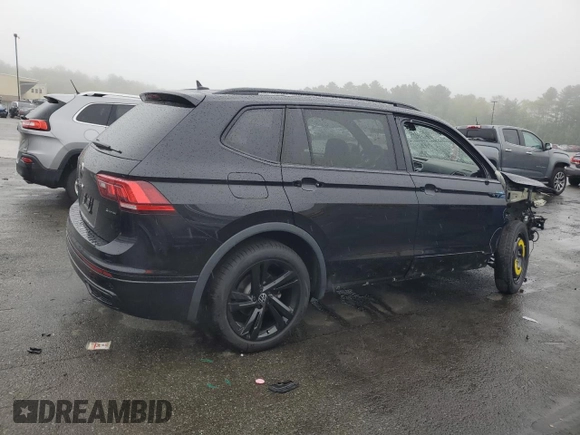 2024 Volkswagen Tiguan SE R-Line Black z VIN 3VV8B7AX3RM178840, wystawiony jako Copart lot #55619025 z przebiegiem 5 674 mil mil oraz Szkoda całkowita • Salvage title. Historia ofert i sprzedaży dostępna na DreamBid. Obrazek 3.
