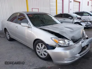 2002 Toyota Camry XLE z VIN 4T1BF30K22U031400, wystawiony jako IAAI lot #42432511 z przebiegiem 137 779 mil mil oraz . Historia ofert i sprzedaży dostępna na DreamBid. Obrazek 1.