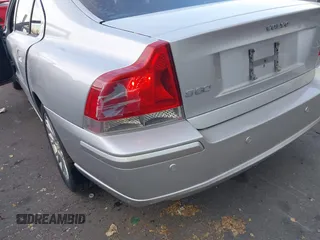 2006 Volvo S60 2.4L Turbo with VIN YV1RS547662506204, listed as a IAAI auction lot 40511738 with 155,457 mi miles. Bid and sale history available at carsss.com. Image 6.