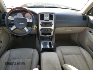 2006 Chrysler 300 C z VIN 2C3KA63H46H224097, wystawiony jako Copart lot #46235425 z przebiegiem 147 147 mil mil oraz Szkoda całkowita • Salvage title. Historia ofert i sprzedaży dostępna na DreamBid. Obrazek 8.