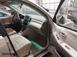 2005 Toyota Highlander with VIN JTEGP21AX50066684, listed as a IAAI auction lot 41811303 with 188,714 mi miles. Bid and sale history available at carsss.com. Image 5.