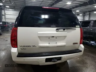 2013 GMC Yukon XL SLT with VIN 1GKS2KE70DR270162, listed as a Copart auction lot 44357555 with 141,889 mi miles and Salvage Title. Bid and sale history available at carsss.com. Image 6.