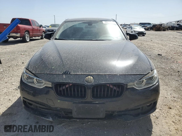 2017 BMW 3 Series 320i z VIN WBA8E1G34HNU17028, wystawiony jako Copart lot #48435285 z przebiegiem 87 677 mil mil oraz Czysty tytuł • Clean title. Historia ofert i sprzedaży dostępna na DreamBid. Obrazek 5.