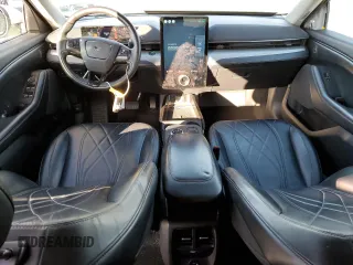 2022 Ford Mustang Mach-E Select z VIN 3FMTK1RM9NMA44355, wystawiony jako Copart lot #43606375 z przebiegiem 23 834 mil mil oraz Szkoda całkowita • Salvage title. Historia ofert i sprzedaży dostępna na DreamBid. Obrazek 8.