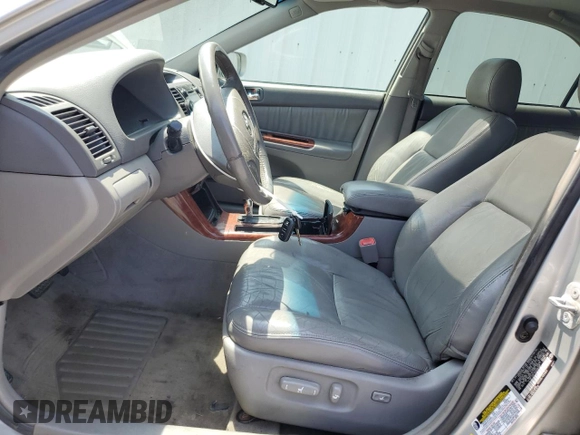 2006 Toyota Camry LE z VIN 4T1BF30K16U630147, wystawiony jako Copart lot #59696815 z przebiegiem 168 727 mil mil oraz Czysty tytuł • Clean title. Historia ofert i sprzedaży dostępna na DreamBid. Obrazek 7.