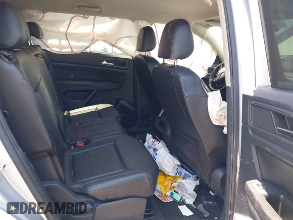 2018 Volkswagen Atlas SE with VIN 1V2CR2CA6JC570554, listed as a IAAI auction lot 42403260 with 109,427 mi miles and . Bid and sale history available at DreamBid. Image 8.