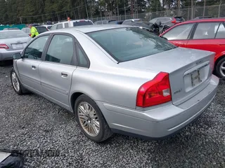 2004 Volvo S80 with VIN YV1TS91Z741370574, listed as a IAAI auction lot 41765504 with 201,008 mi miles. Bid and sale history available at carsss.com. Image 3.