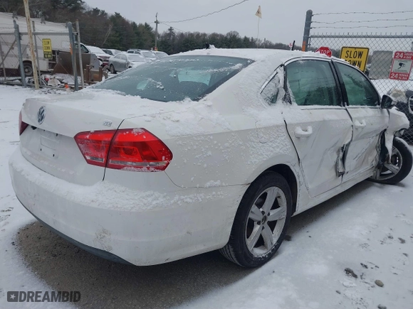 2012 Volkswagen Passat SE with VIN 1VWBP7A35CC052679, listed as a IAAI auction lot 41268199 with 125,691 mi miles. Bid and sale history available at carsss.com. Image 4.