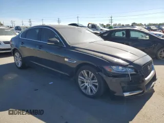 2016 Jaguar XF 35t Premium with VIN SAJBD4BV8GCY06272, listed as a Copart auction lot 72278994 with 87,824 mi miles and Salvage Title. Bid and sale history available at carsss.com. Image 4.