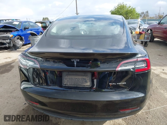 2021 Tesla Model 3 Long Range z VIN 5YJ3E1EB0MF855531, wystawiony jako IAAI lot #42079034 z przebiegiem 35 899 mil mil oraz . Historia ofert i sprzedaży dostępna na DreamBid. Obrazek 17.