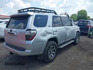 2020 Toyota 4Runner SR5 with VIN JTEBU5JR6L5807164, listed as a IAAI auction lot 42687254 with 127,825 mi miles and . Bid and sale history available at DreamBid. Image 4.