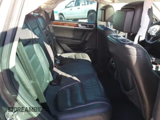2014 Volkswagen Touareg Lux z VIN WVGEF9BP1ED007974, wystawiony jako Copart lot #82627834 z przebiegiem Nie podano mil oraz Szkoda całkowita • Salvage title. Historia ofert i sprzedaży dostępna na DreamBid. Obrazek 12.