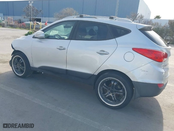 2013 Hyundai Tucson GLS with VIN KM8JU3AC3DU639177, listed as a IAAI auction lot 41726146 with 197,494 mi miles. Bid and sale history available at carsss.com. Image 3.