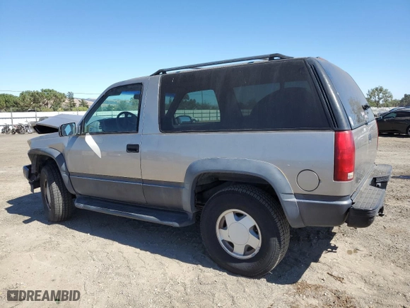 1999 Chevrolet Tahoe with VIN 3GNEK18R5XG184695, listed as a Copart auction lot 67697224 with 135,316 mi miles and Salvage Title. Bid and sale history available at carsss.com. Image 2.
