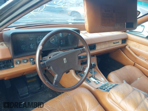 1982 Maserati Quattroporte z VIN ZAMBC1102CA301920, wystawiony jako IAAI lot #41297603 z przebiegiem 62 287 mil mil oraz . Historia ofert i sprzedaży dostępna na DreamBid. Obrazek 5.