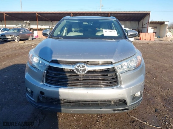 2015 Toyota Highlander XLE with VIN 5TDJKRFH8FS122806, listed as a IAAI auction lot 41791648 with 149,973 mi miles. Bid and sale history available at carsss.com. Image 12.