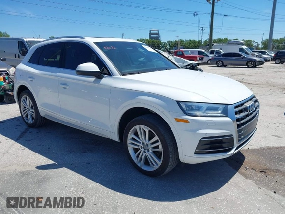 2018 Audi Q5 Premium Plus with VIN WA1BNAFYXJ2097883, listed as a IAAI auction lot 41890804 with 44,220 mi miles. Bid and sale history available at carsss.com. Image 1.