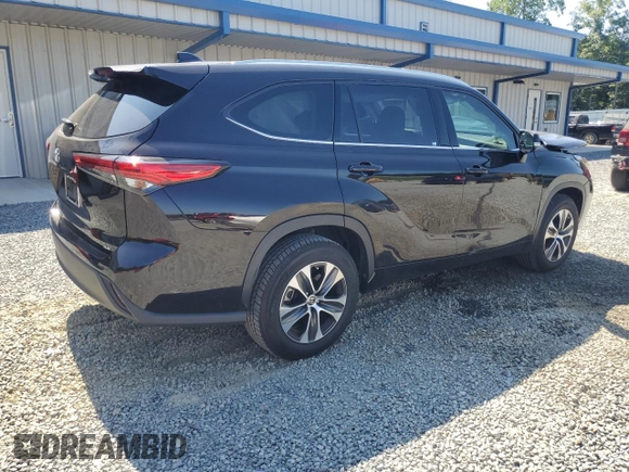 2021 Toyota Highlander XLE with VIN 5TDGZRAH4MS080595, listed as a Copart auction lot 61874615 with 56,315 mi miles and Salvage title. Bid and sale history available at DreamBid. Image 3.