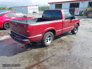 2000 Chevrolet S-10 LS with VIN 1GCCS1444YK167617, listed as a IAAI auction lot 41612272 with 115,900 mi miles. Bid and sale history available at carsss.com. Image 4.