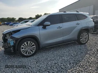 2022 Toyota Highlander Platinum z VIN 5TDFZRBH4NS199436, wystawiony jako Copart lot #57758895 z przebiegiem 31 732 mil mil oraz Nie do naprawy • Non repairable. Historia ofert i sprzedaży dostępna na DreamBid. Obrazek 1.