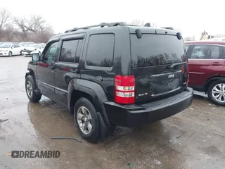 2008 Jeep Liberty Sport z VIN 1J8GN28KX8W187590, wystawiony jako IAAI lot #41440916 z przebiegiem 168 798 mil mil oraz . Historia ofert i sprzedaży dostępna na DreamBid. Obrazek 3.