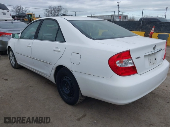 2004 Toyota Camry LE with VIN 4T1BF30K74U073676, listed as a IAAI auction lot 41668460 with 249,847 mi miles. Bid and sale history available at carsss.com. Image 3.