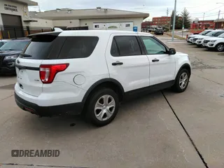 2017 Ford Police Interceptor Utility z VIN 1FM5K8AR4HGD25759, wystawiony jako IAAI lot #41668078 z przebiegiem 100 108 mil mil oraz . Historia ofert i sprzedaży dostępna na DreamBid. Obrazek 4.