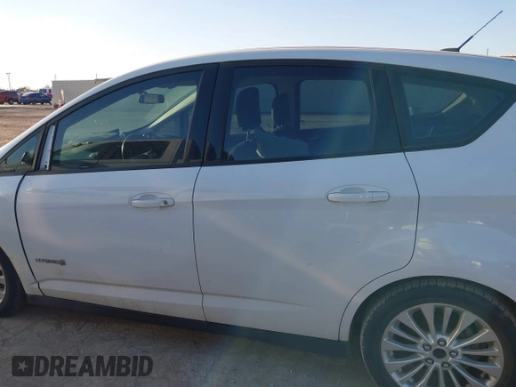 2018 Ford C-Max SE z VIN 1FADP5AU7JL104700, wystawiony jako IAAI lot #40802744 z przebiegiem 53 945 mil mil oraz . Historia ofert i sprzedaży dostępna na DreamBid. Obrazek 14.