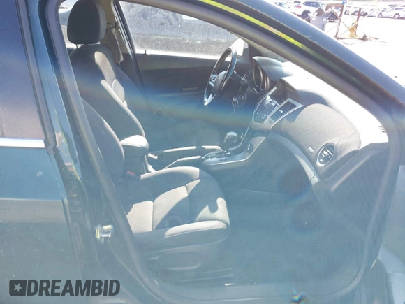 2014 Chevrolet Cruze 1LT with VIN 1G1PC5SB0E7422942, listed as a IAAI auction lot 42107523 with 137,701 mi miles and . Bid and sale history available at DreamBid. Image 5.
