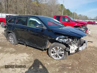 2015 Toyota Highlander LE z VIN 5TDBKRFH1FS125261, wystawiony jako IAAI lot #41911183 z przebiegiem Nie podano mil oraz . Historia ofert i sprzedaży dostępna na DreamBid. Obrazek 1.