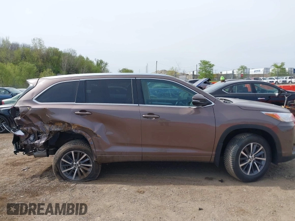 2017 Toyota Highlander XLE with VIN 5TDJZRFH4HS483304, listed as a IAAI auction lot 42134994 with 115,322 mi miles and . Bid and sale history available at DreamBid. Image 13.