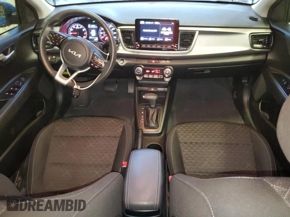 2022 Kia Rio LX with VIN 3KPA24AD3NE497373, listed as a Copart auction lot 84286184 with 27,628 mi miles and Salvage Title. Bid and sale history available at carsss.com. Image 8.