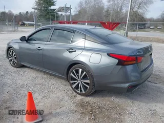 2019 Nissan Altima 2.5 SR with VIN 1N4BL4CV4KC187510, listed as a IAAI auction lot 41701483 with 101,165 mi miles. Bid and sale history available at carsss.com. Image 3.