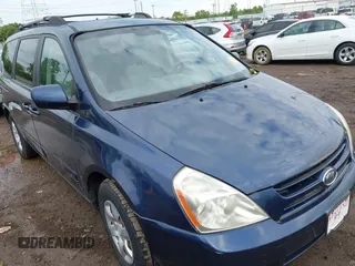 2008 Kia Sedona LX with VIN KNDMB233X86251114, listed as a IAAI auction lot 42228426 with 298,828 mi miles. Bid and sale history available at carsss.com. Image 1.