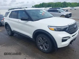 2022 Ford Explorer XLT z VIN 1FMSK7DHXNGB35329, wystawiony jako IAAI lot #42221442 z przebiegiem 56 655 mil mil oraz . Historia ofert i sprzedaży dostępna na DreamBid. Obrazek 1.