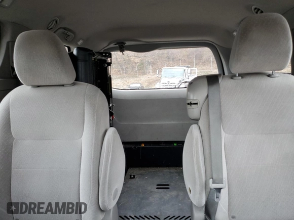 2017 Toyota Sienna LE Auto Access Seat с VIN 5TDKZ3DC5HS839932, выставлен на аукционе Copart как лот 53043735 с пробегом 240 630 миль миль и Чистый • Clean title. История ставок и продаж доступна на DreamBid. Изображение 10.