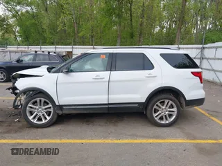 2017 Ford Explorer XLT z VIN 1FM5K8D8XHGC84301, wystawiony jako IAAI lot #42270431 z przebiegiem Nie podano mil oraz . Historia ofert i sprzedaży dostępna na DreamBid. Obrazek 14.