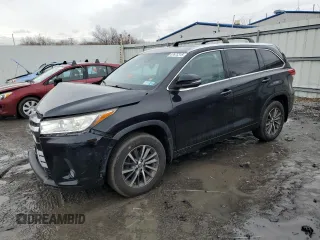 2018 Toyota Highlander SE z VIN 5TDJZRFH8JS534700, wystawiony jako Copart lot #47673315 z przebiegiem 147 553 mil mil oraz Szkoda całkowita • Salvage title. Historia ofert i sprzedaży dostępna na DreamBid. Obrazek 1.
