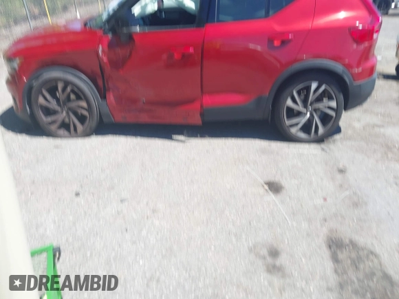 2019 Volvo XC40 Momentum with VIN YV4162XZ9K2019184, listed as a IAAI auction lot 41839804 with 56,675 mi miles. Bid and sale history available at carsss.com. Image 15.
