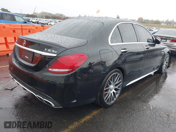 2016 Mercedes-Benz C 63 S AMG z VIN 55SWF8HB7GU101074, wystawiony jako IAAI lot #40732826 z przebiegiem 43 676 mil mil oraz . Historia ofert i sprzedaży dostępna na DreamBid. Obrazek 4.