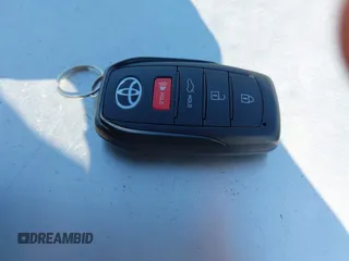 2025 Toyota Camry LE z VIN 4T1DAACK4SU572097, wystawiony jako IAAI lot #41827762 z przebiegiem 8 106 mil mil oraz . Historia ofert i sprzedaży dostępna na DreamBid. Obrazek 11.